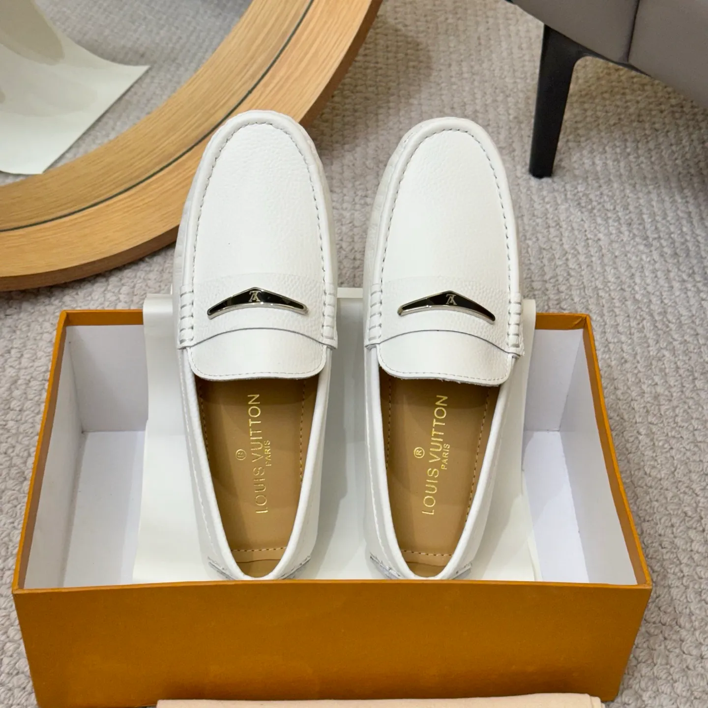 Men's men's shoes 💰420 (Yangli) LV 2⃣️0⃣️2⃣️5️⃣Spring and summer counter GLORIA series models ✈️Original factory special leather production, original last type. A classic driving slip-on casual shoe that shows an elegant style with exquisite craftsmanship details such as Monogram embossing all over the upper🌀Italian imported calfskin fabric Sheepskin foot pads➕Inside～Private mold replica sole Unique style Comfortable driving slip-on Size: 4-12 (38-46) Comes with [Counter packaging: original box, wrapping paper, card, instruction manual, shoehorn, cloth bag] No pressure to enter and leave the counter!